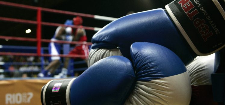 PAN158 - RIO DE JANEIRO (BRASIL), 20/07/07.- El boxeador estadounidense Demetrius Andrade (I) y John Jackson (D), de Islas Vírgenes, durante el combate por la categoría mediano de los XV Juegos Panamericanos Rio 2007 que se realizó hoy, 20 de julio de 2007, en el complejo deportivo de Riocentro, en Rio de Janeiro y que terminó a favor de EEUU. EFE/Orlando Barría